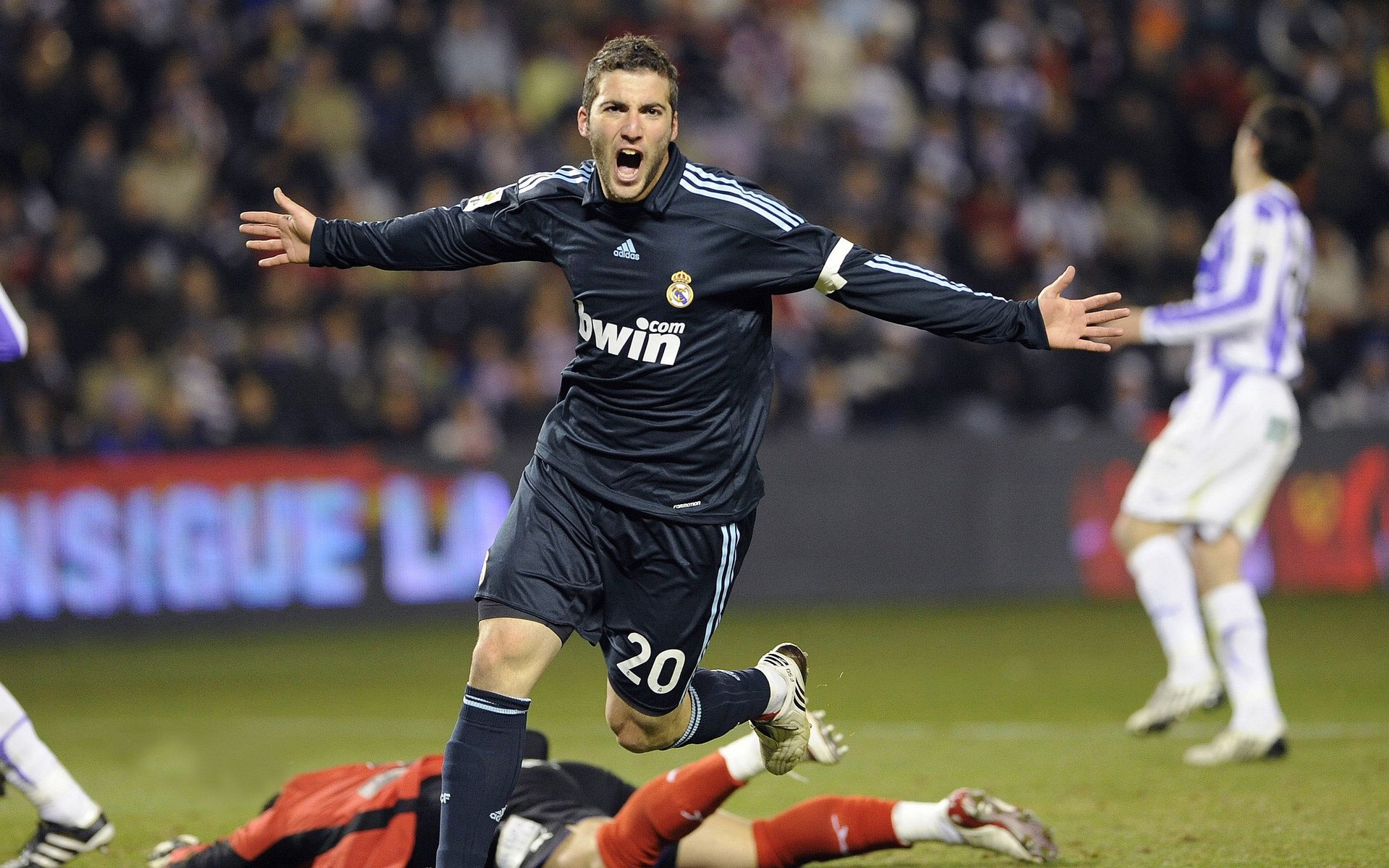 九游APP官网-英超冲刺激烈：悬念、激情逐步升温！，“英超”